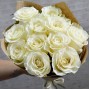 Букет Белые розы в крафте из 11 роз